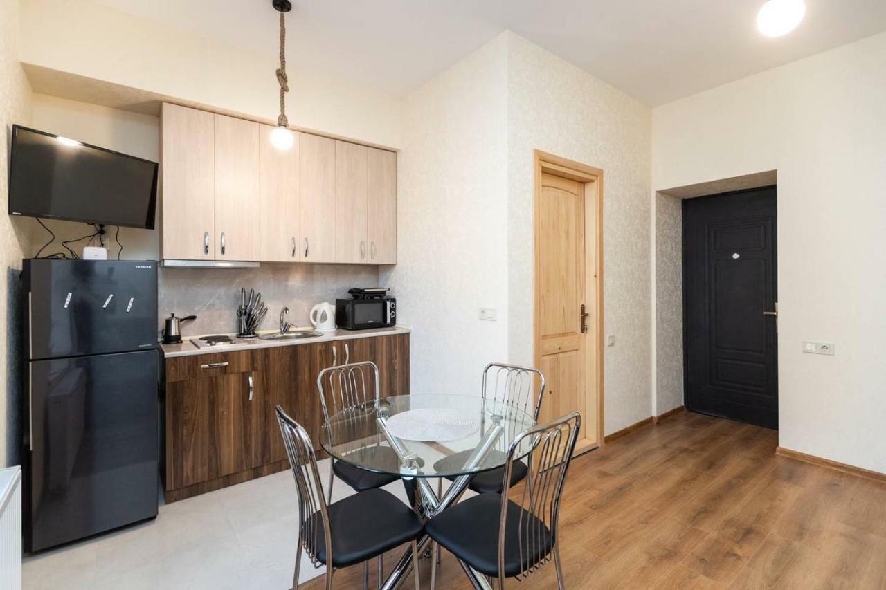 Wehost Stylish Apartment In Old Tbilissi Extérieur photo