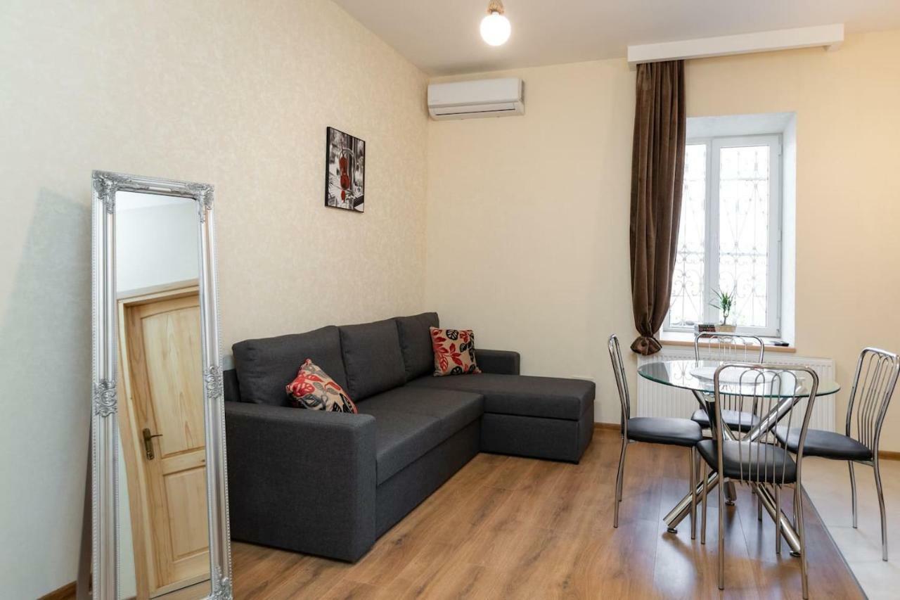 Wehost Stylish Apartment In Old Tbilissi Extérieur photo